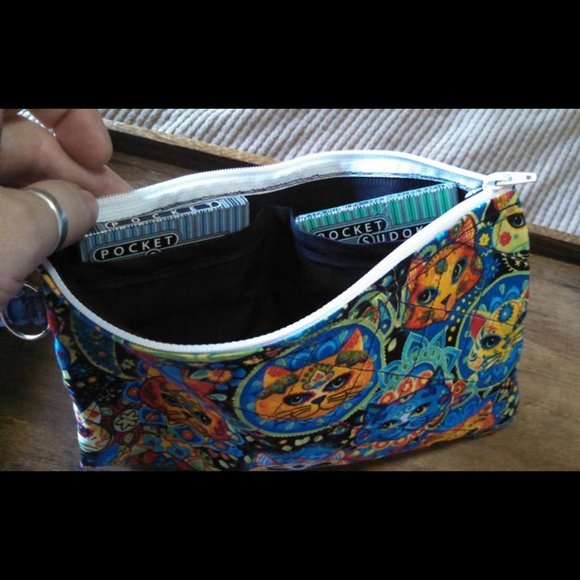 Crazy Cats wristlet is made with quilted cotton print fabric with keychain - Picture 3 of 3